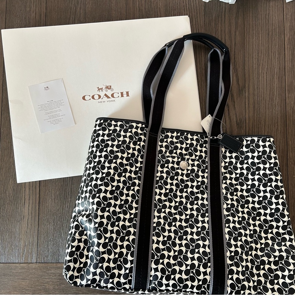 BNWT Coach Black and White Geometric Tote Bag